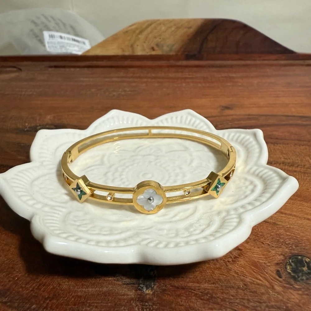 Gold Plated clover motifs Titanium Steel bangle white mother ofpearl green stone